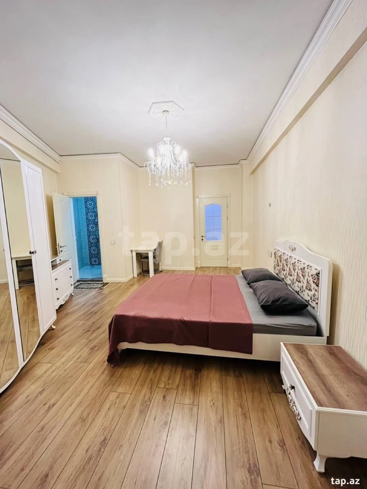 Kirayə verilir 4 otaqlı yeni tikili 160 m²