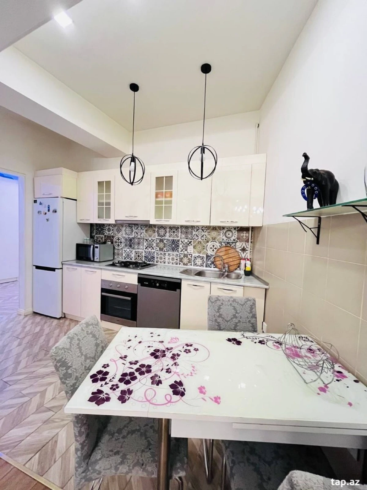 Kirayə verilir 4 otaqlı yeni tikili 160 m²