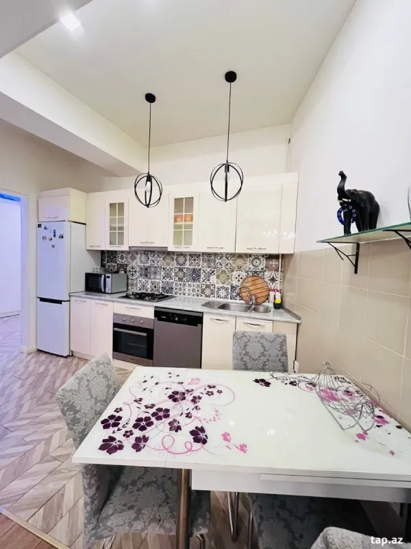 Kirayə verilir 4 otaqlı yeni tikili 160 m²