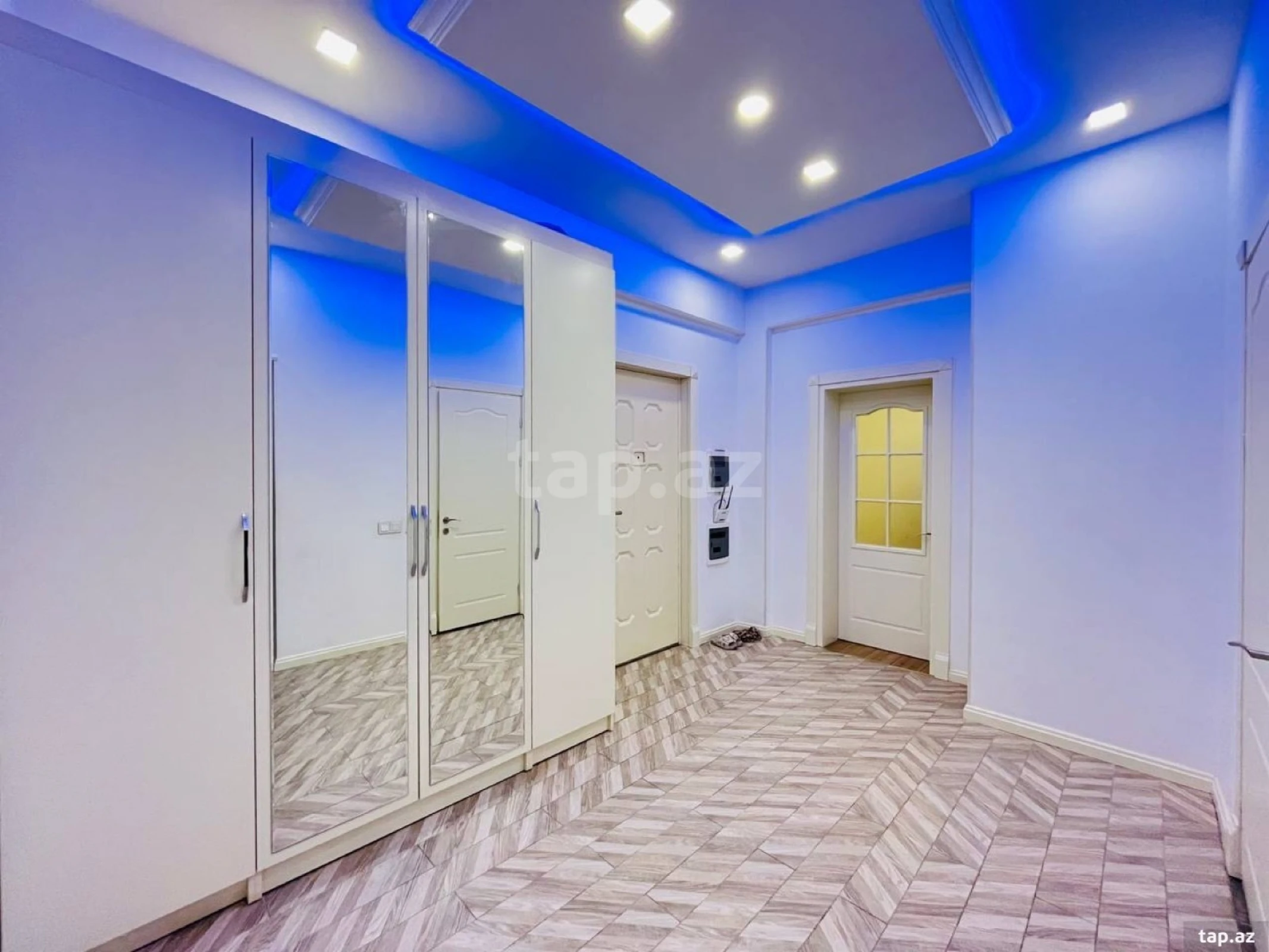 Kirayə verilir 4 otaqlı yeni tikili 160 m²