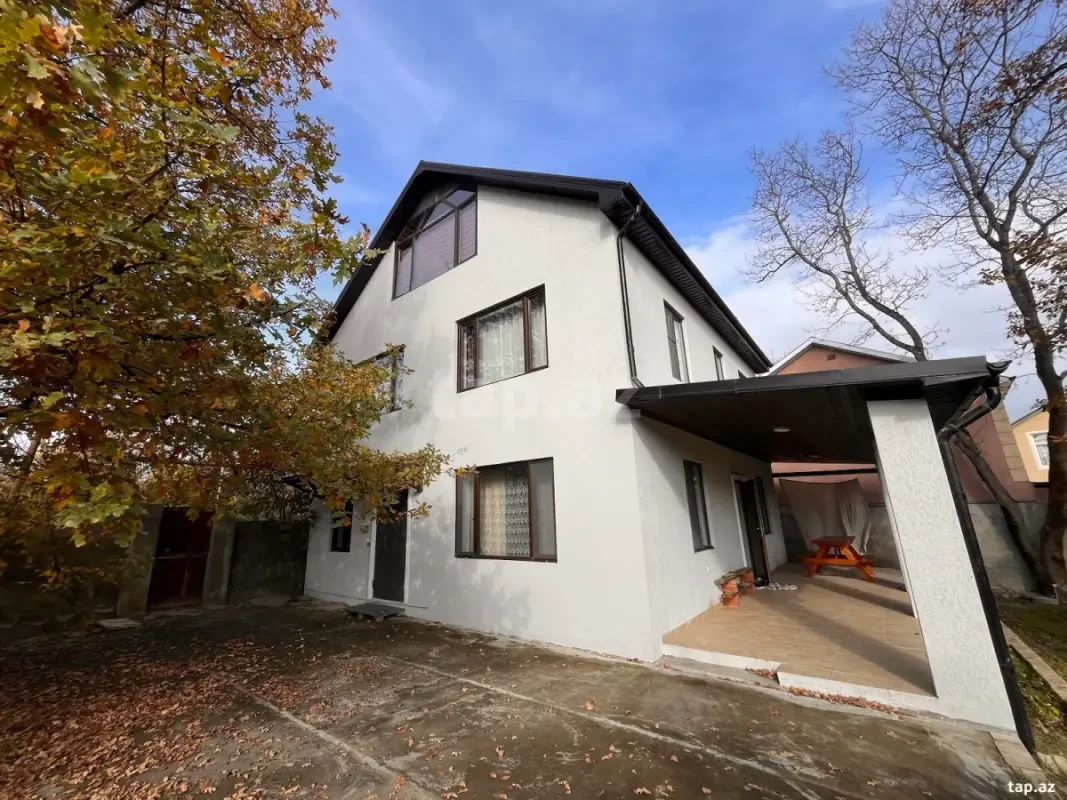 Satılır 5 otaqlı həyət evi 100 m²