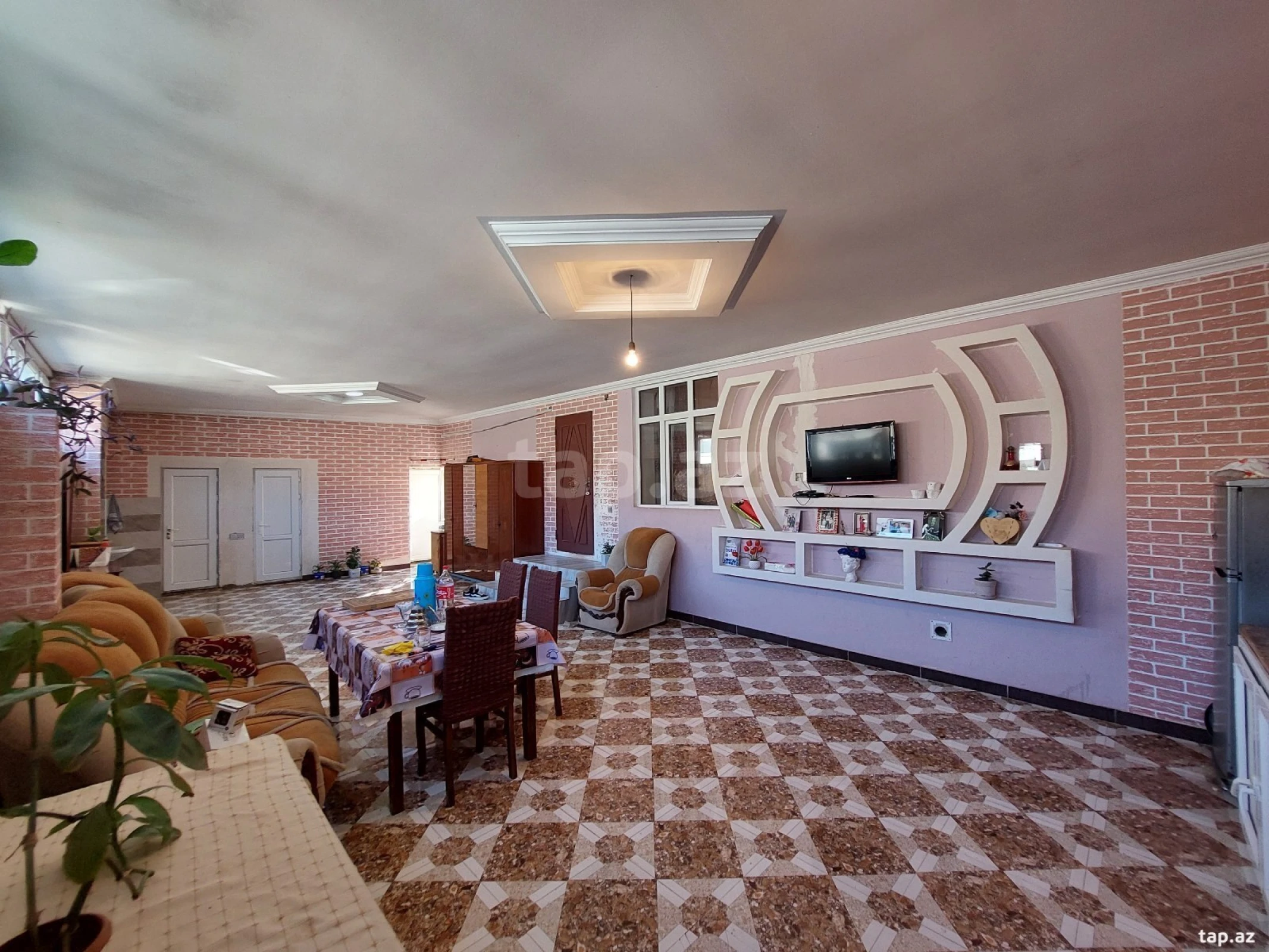 Satılır 4 otaqlı həyət evi