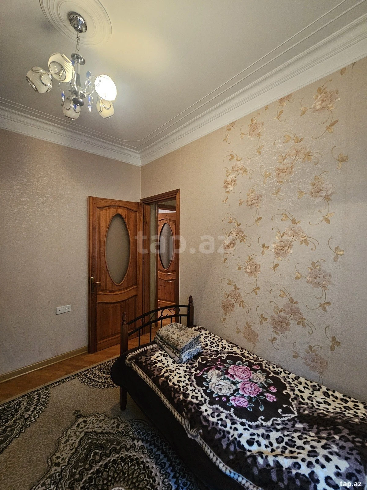 Satılır 6 otaqlı həyət evi