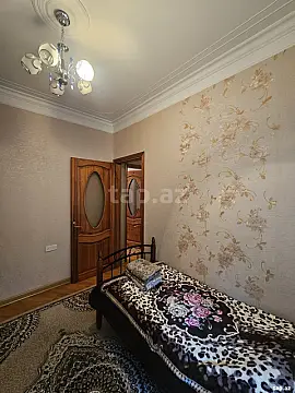 Satılır 6 otaqlı həyət evi