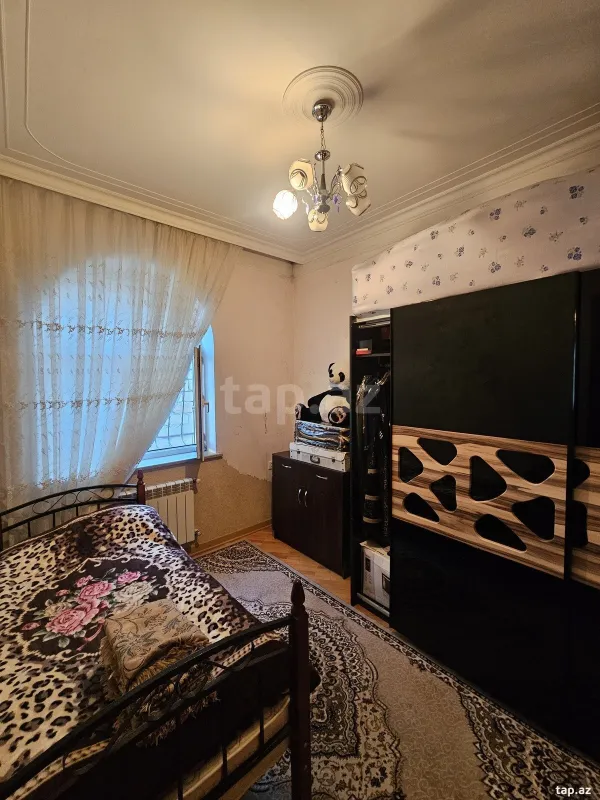 Satılır 6 otaqlı həyət evi