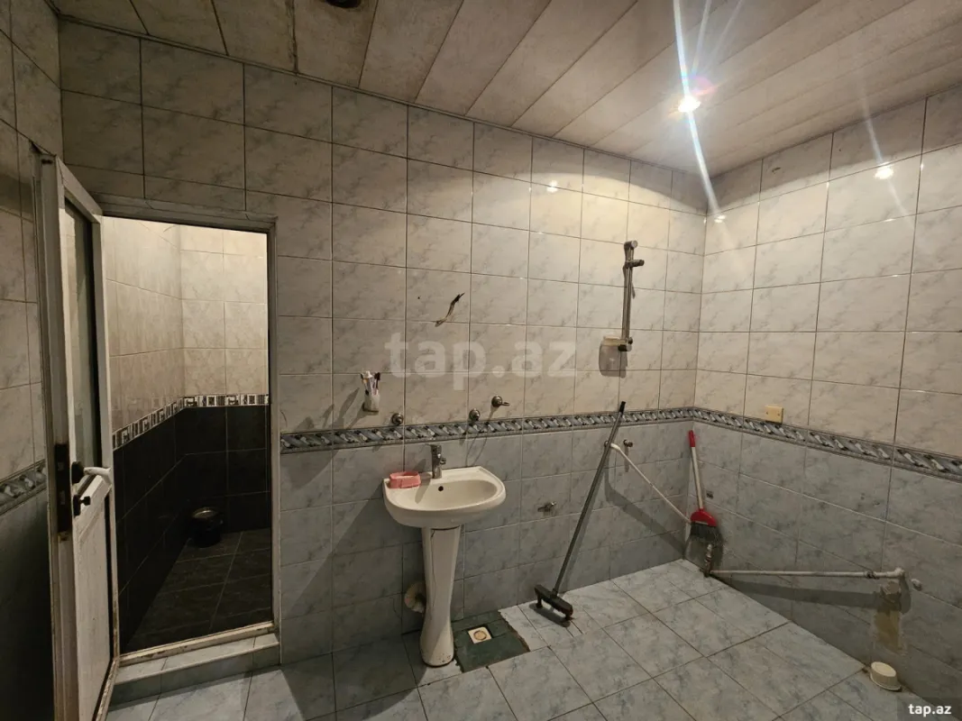 Satılır 6 otaqlı həyət evi