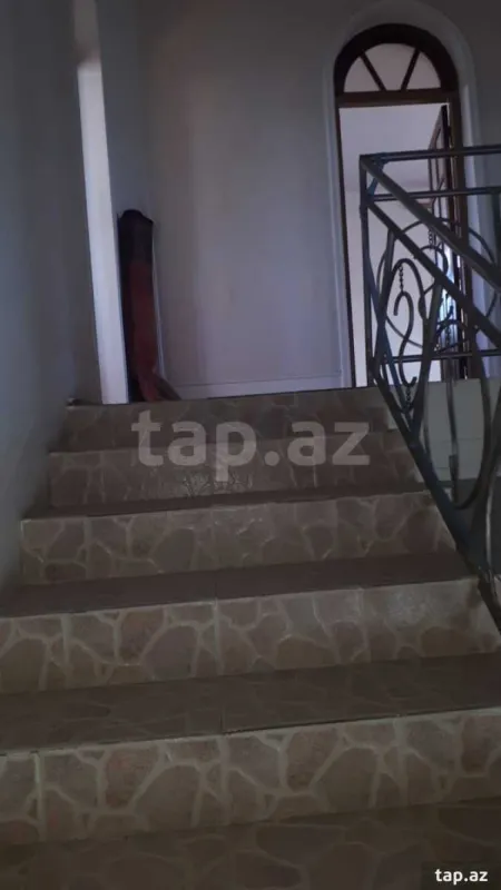 Satılır 6 otaqlı həyət evi 500 m²