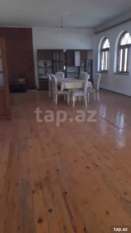 Satılır 6 otaqlı həyət evi 500 m²