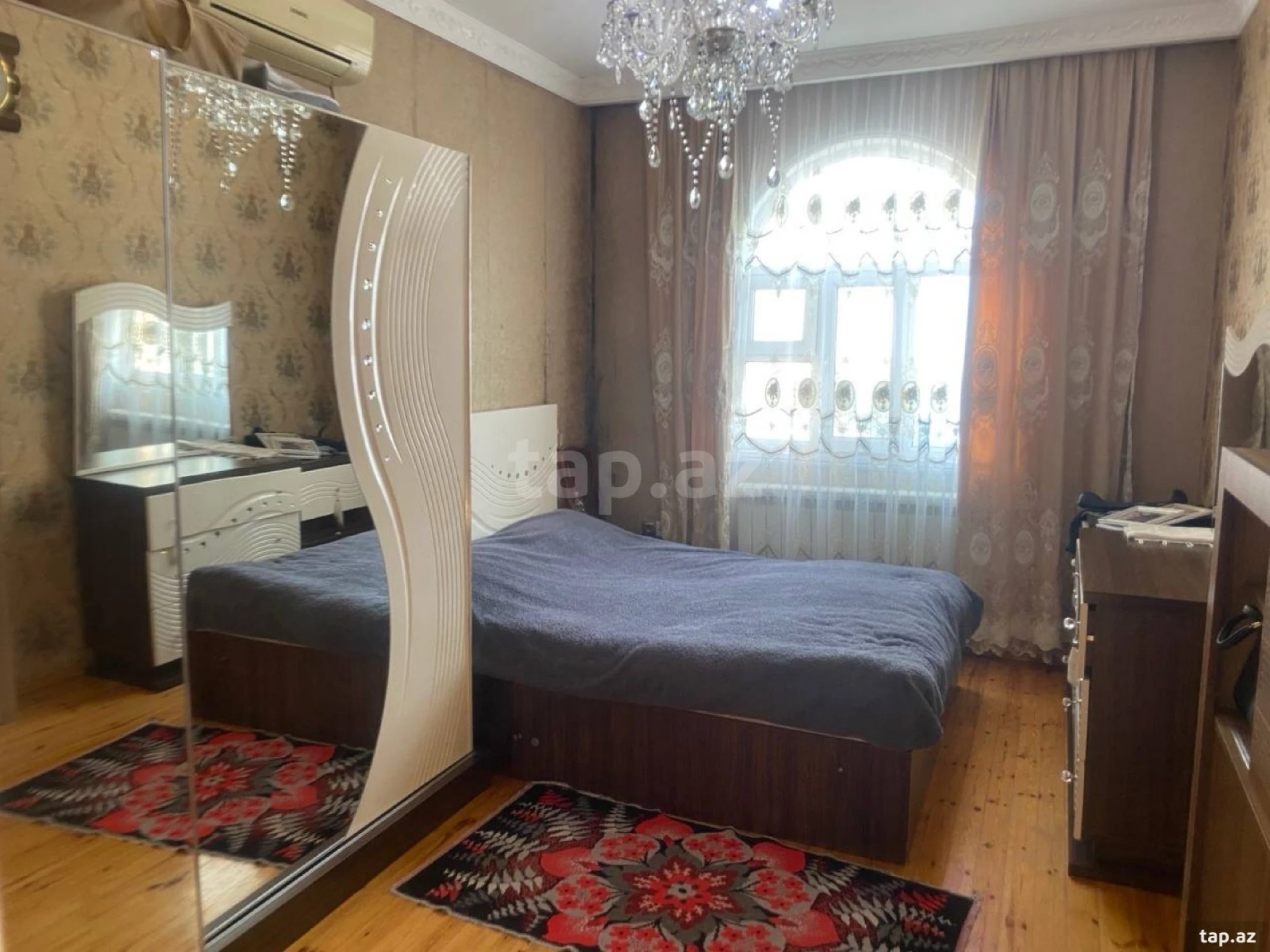 Satılır 5 otaqlı həyət evi