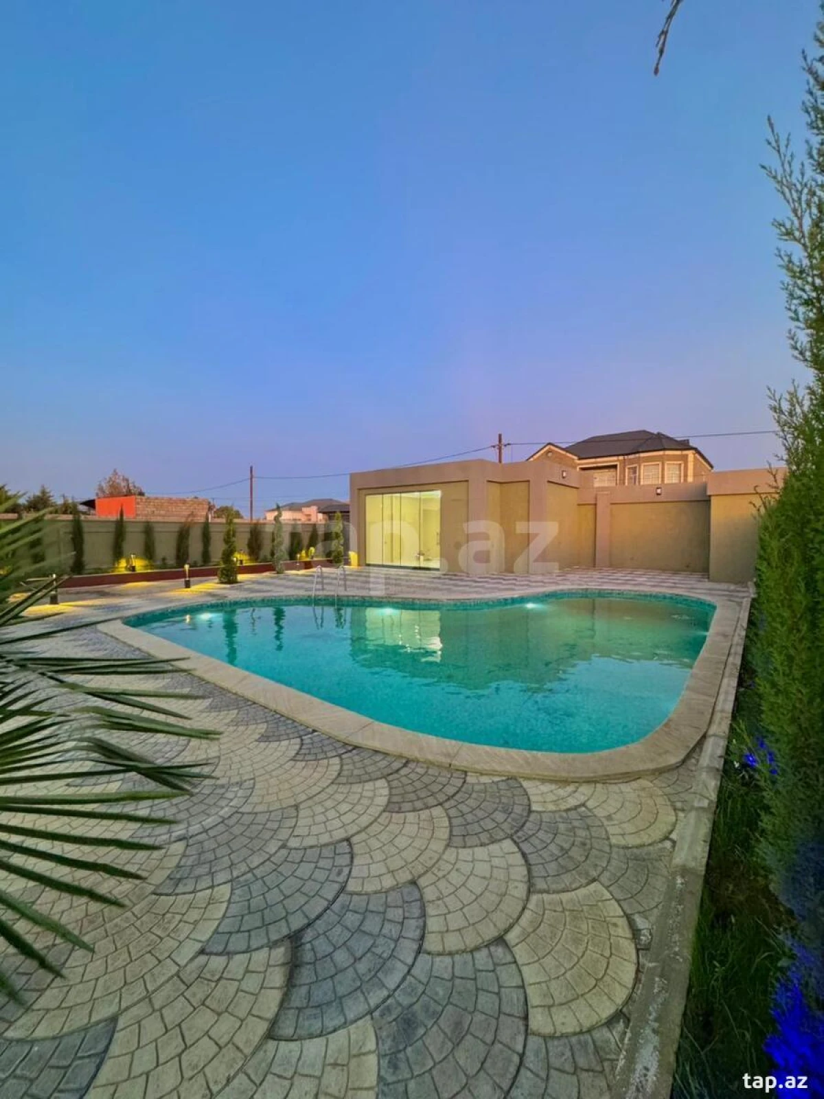 Satılır 6 otaqlı həyət evi