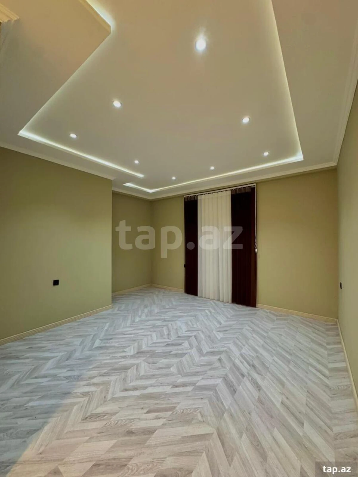 Satılır 6 otaqlı həyət evi