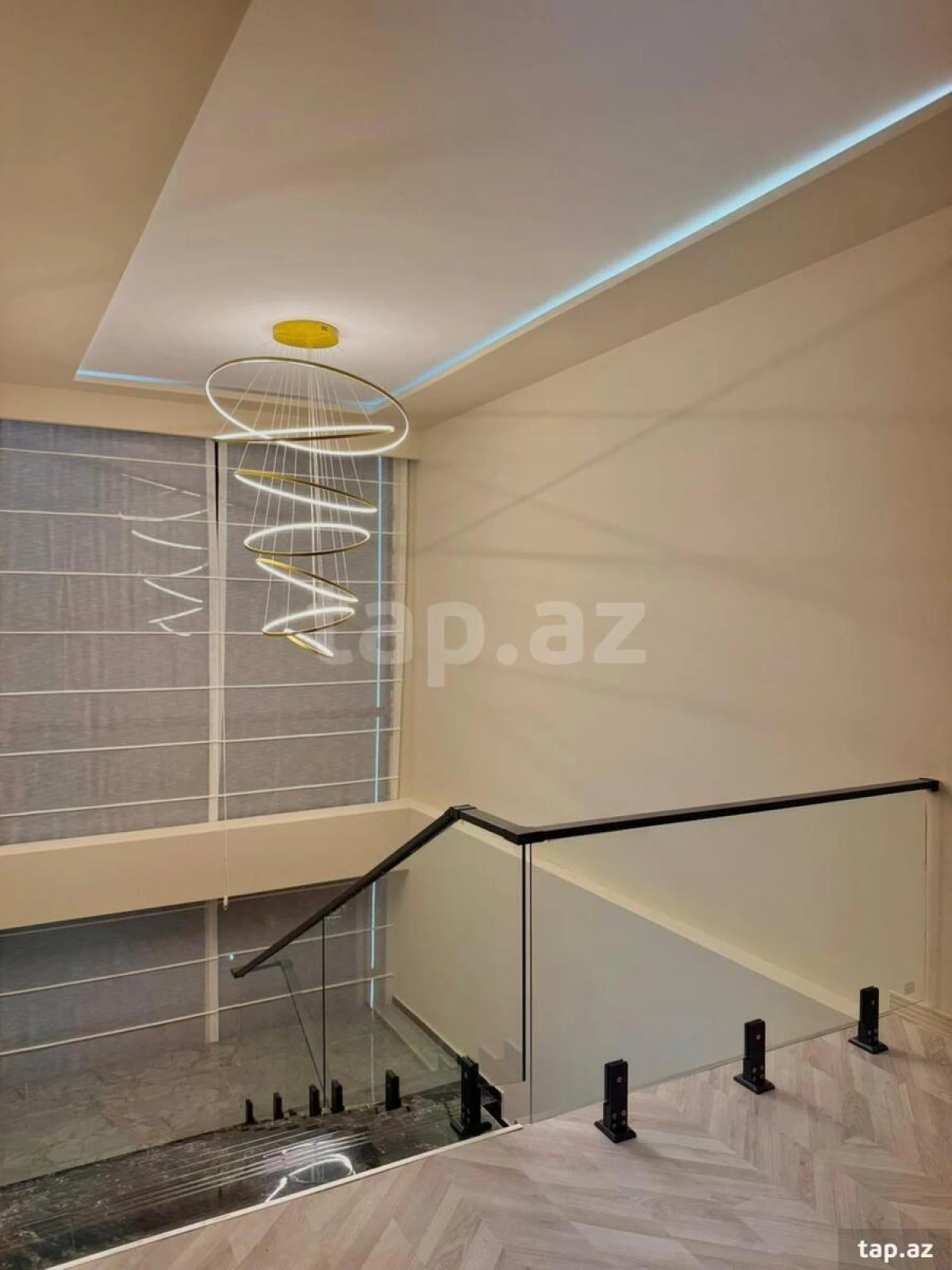 Satılır 6 otaqlı həyət evi