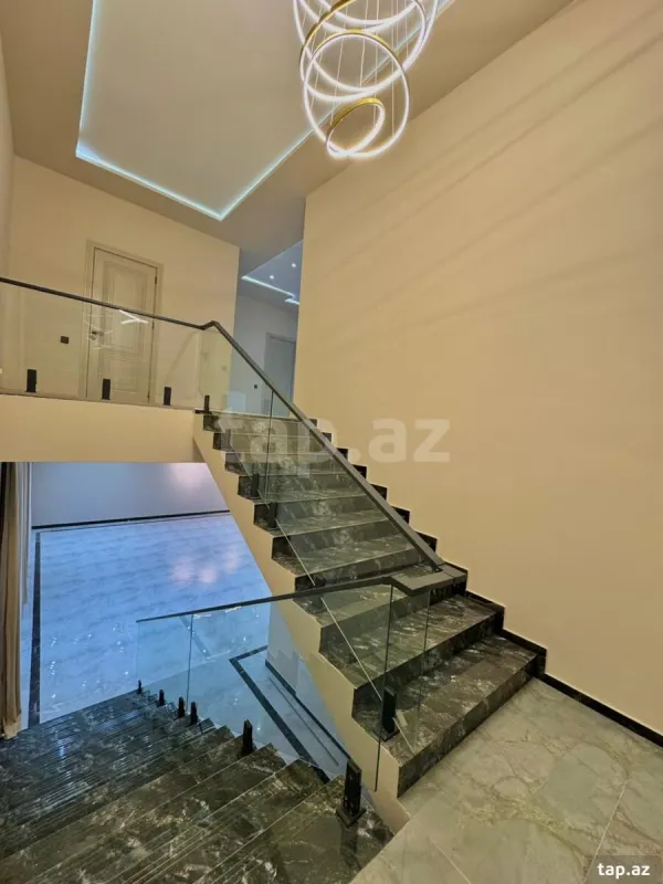 Satılır 6 otaqlı həyət evi