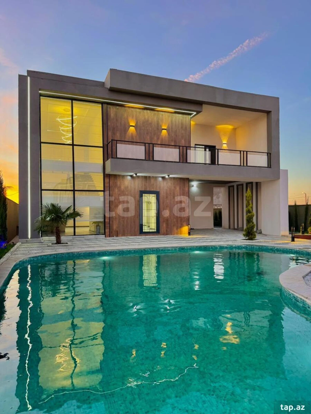 Satılır 6 otaqlı həyət evi