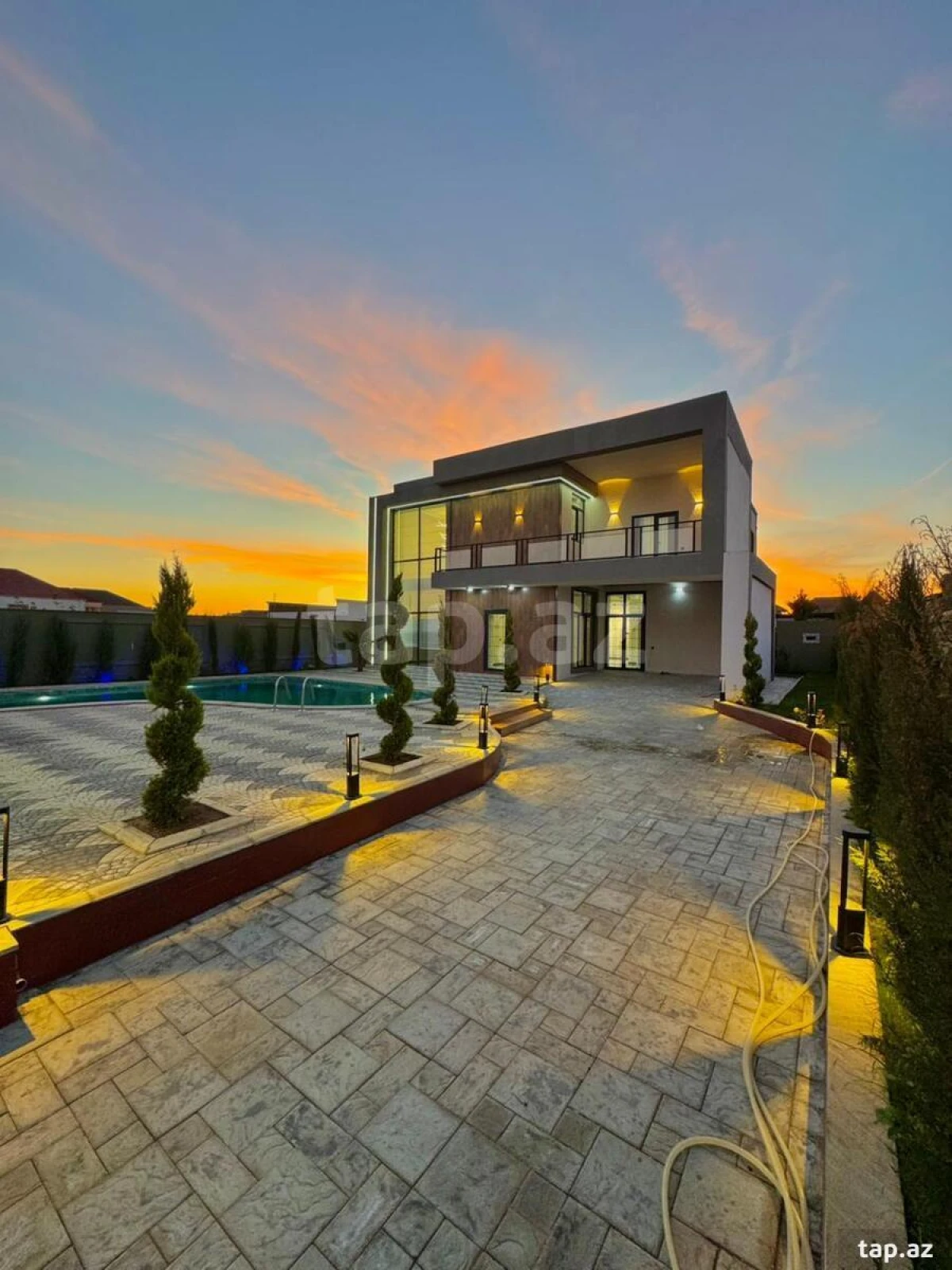 Satılır 6 otaqlı həyət evi