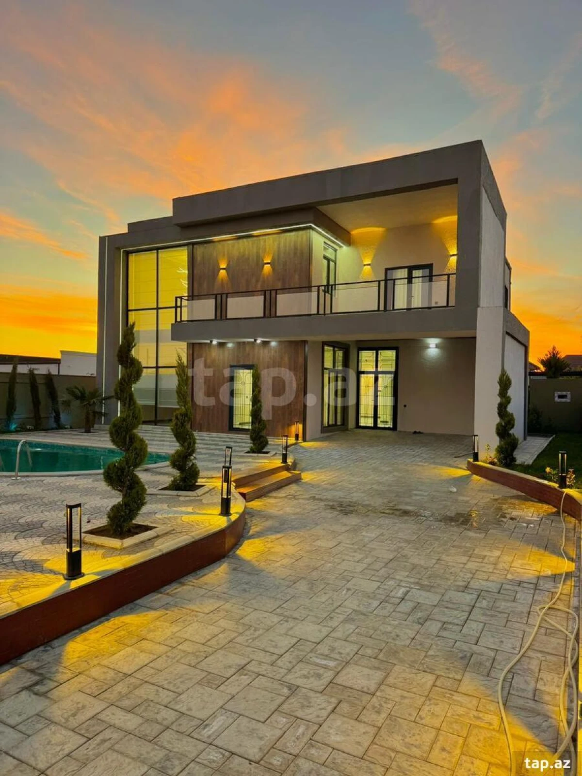 Satılır 6 otaqlı həyət evi