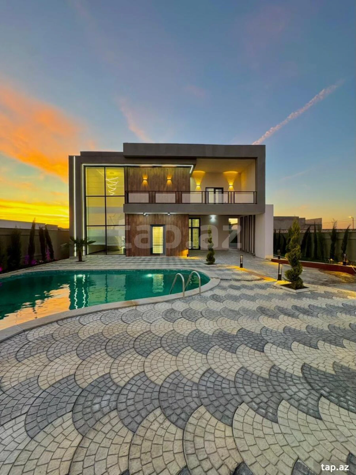 Satılır 6 otaqlı həyət evi