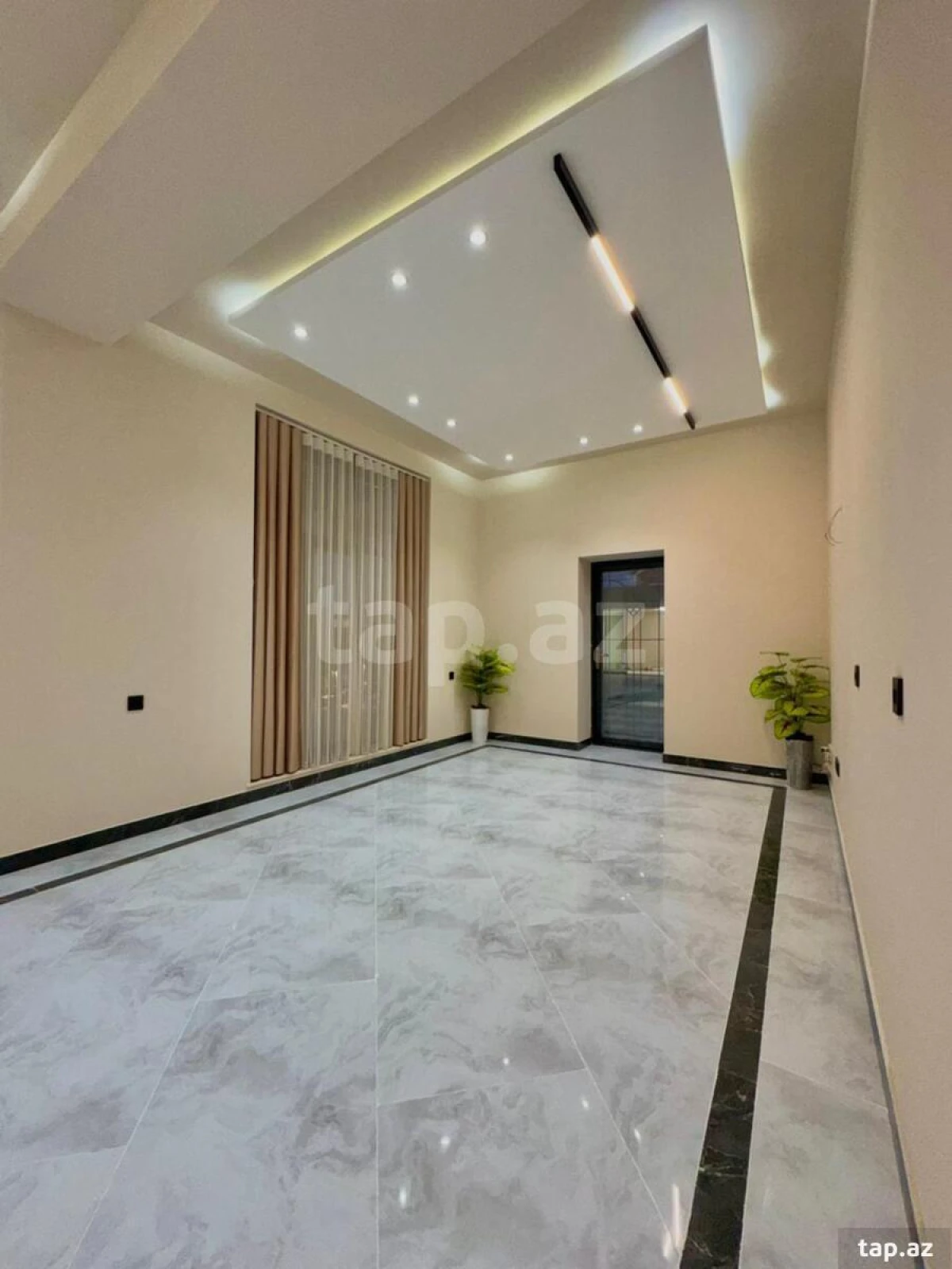 Satılır 6 otaqlı həyət evi