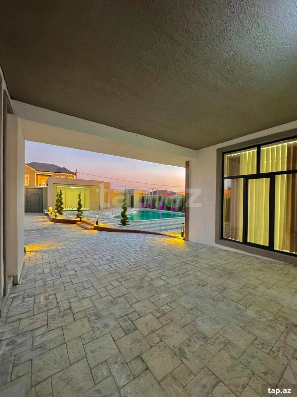 Satılır 6 otaqlı həyət evi