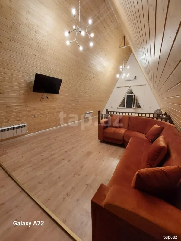 Satılır 8 otaqlı həyət evi