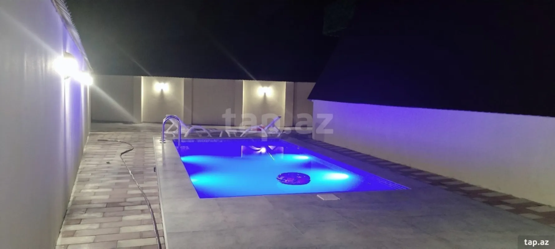 Satılır 8 otaqlı həyət evi