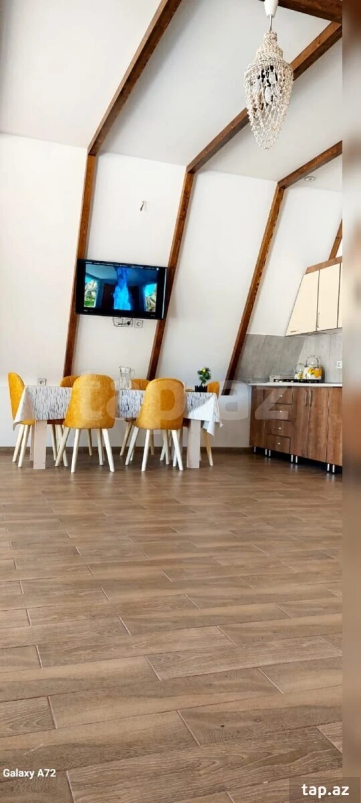 Satılır 8 otaqlı həyət evi