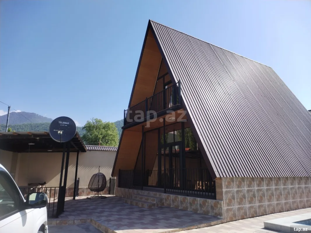 Satılır 8 otaqlı həyət evi