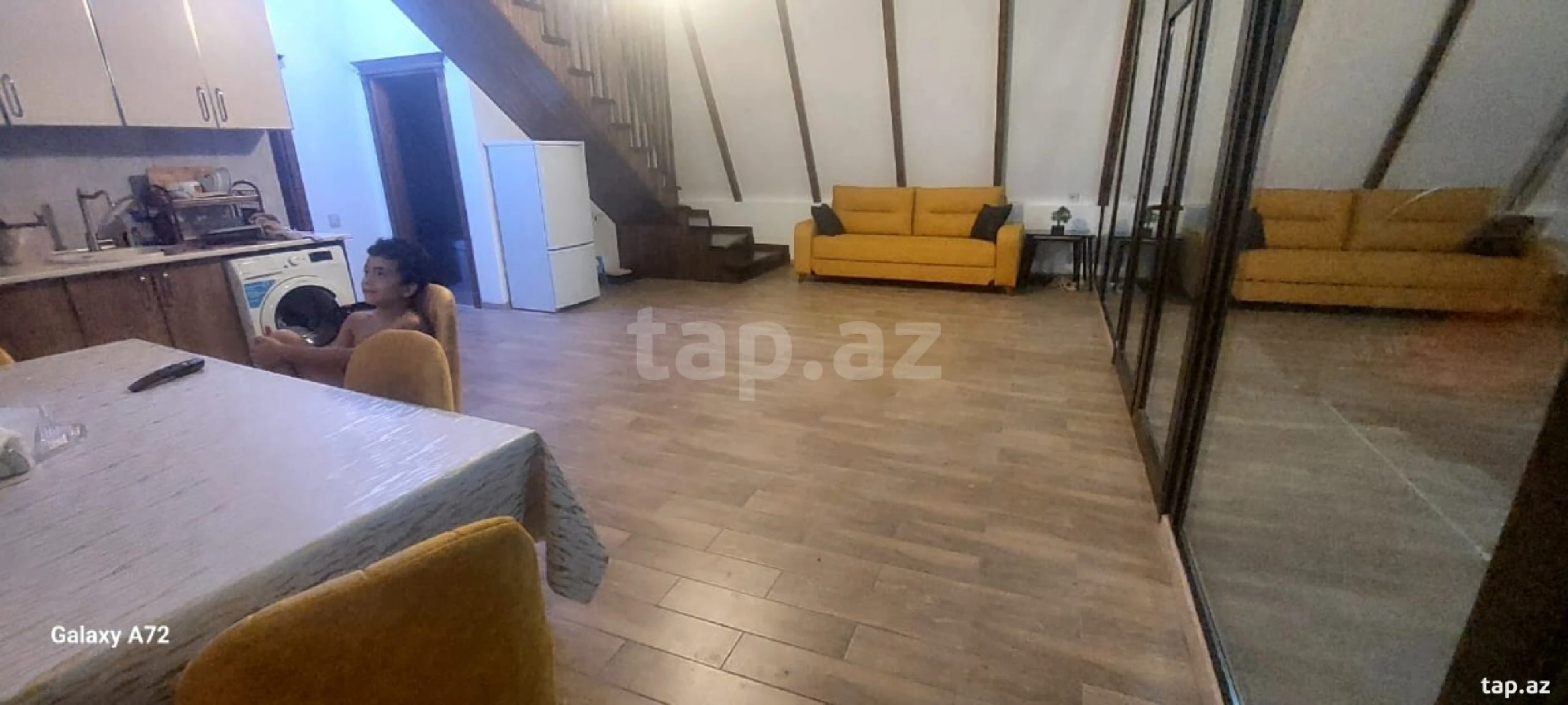 Satılır 8 otaqlı həyət evi