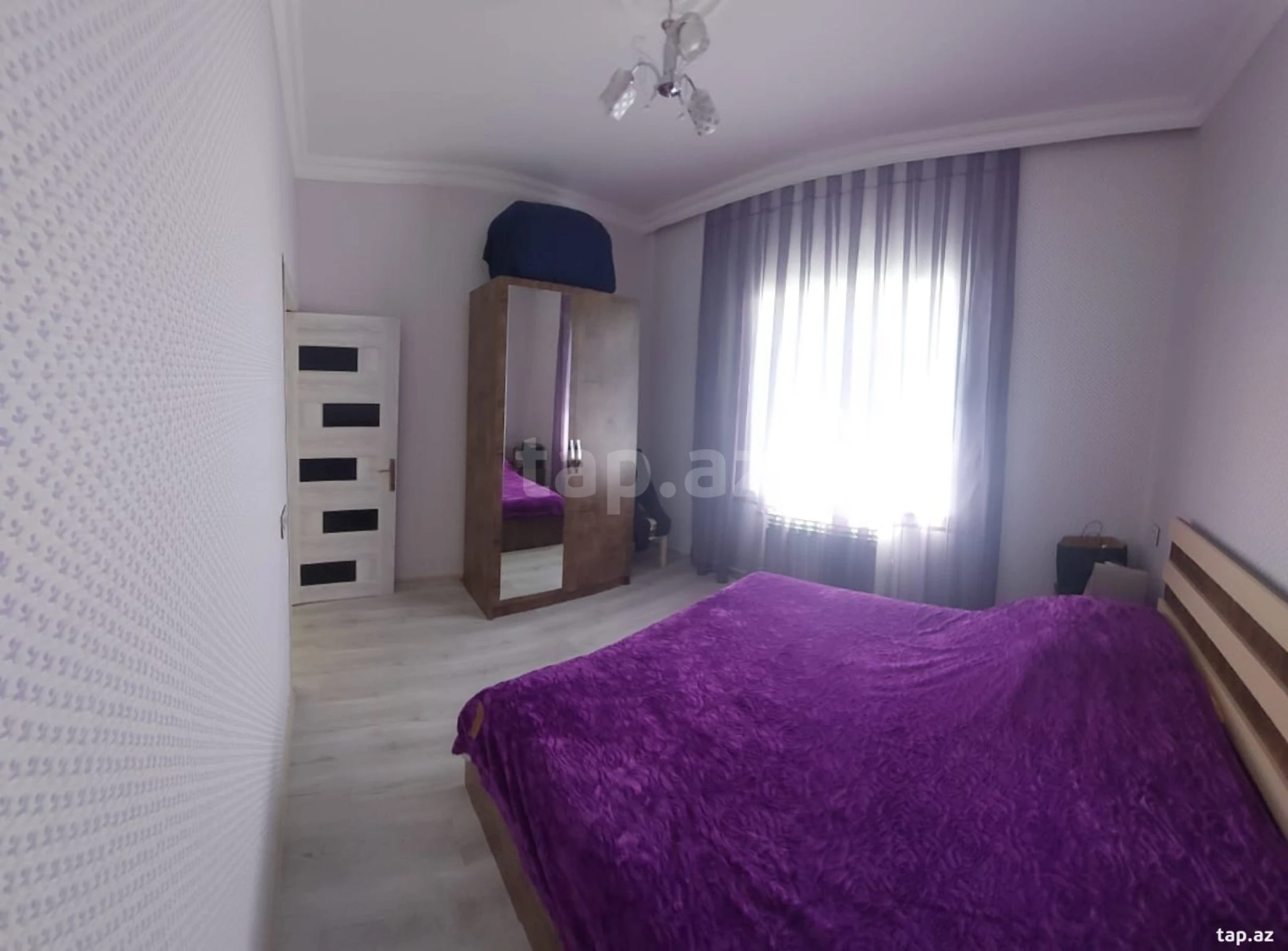 Satılır 8 otaqlı həyət evi