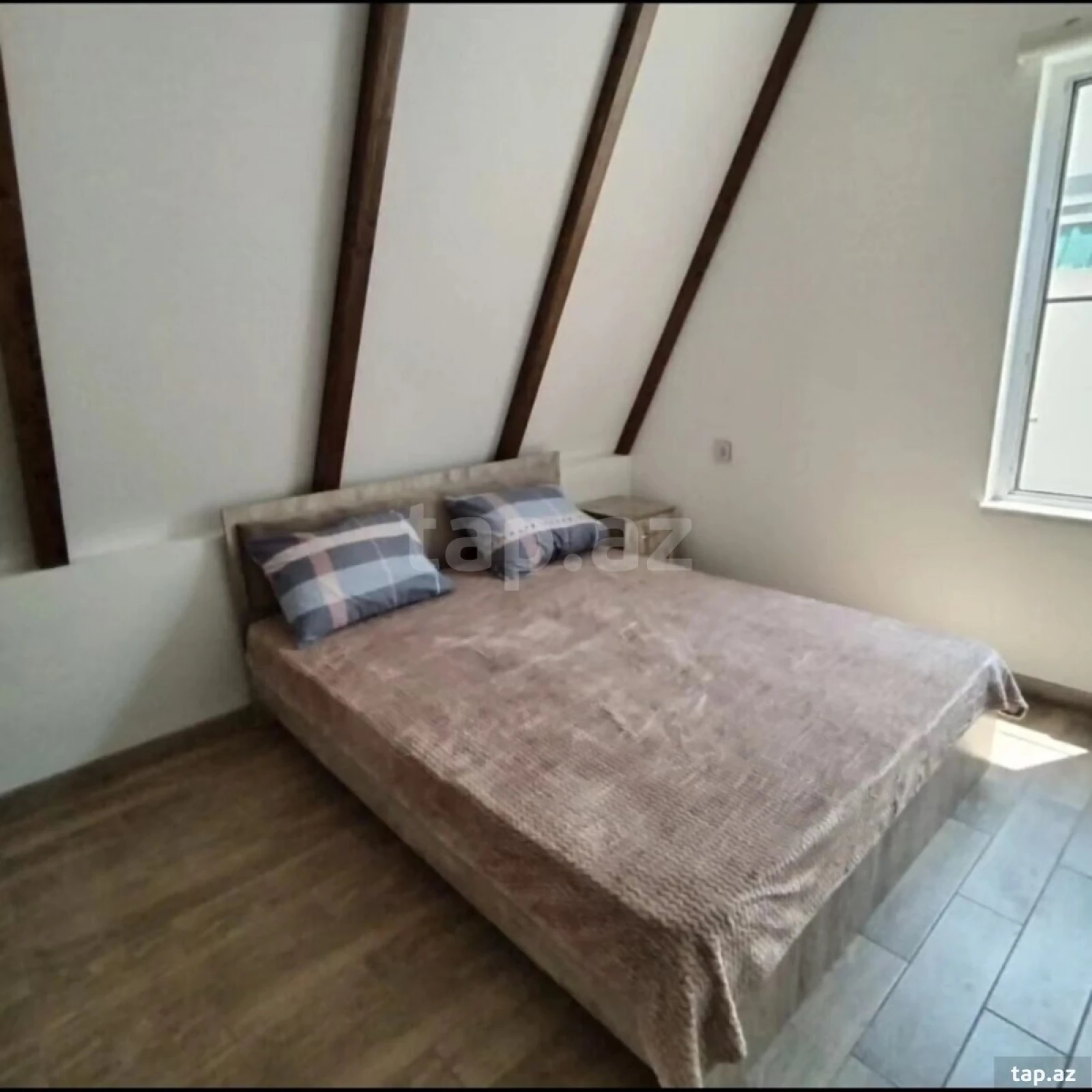 Satılır 8 otaqlı həyət evi