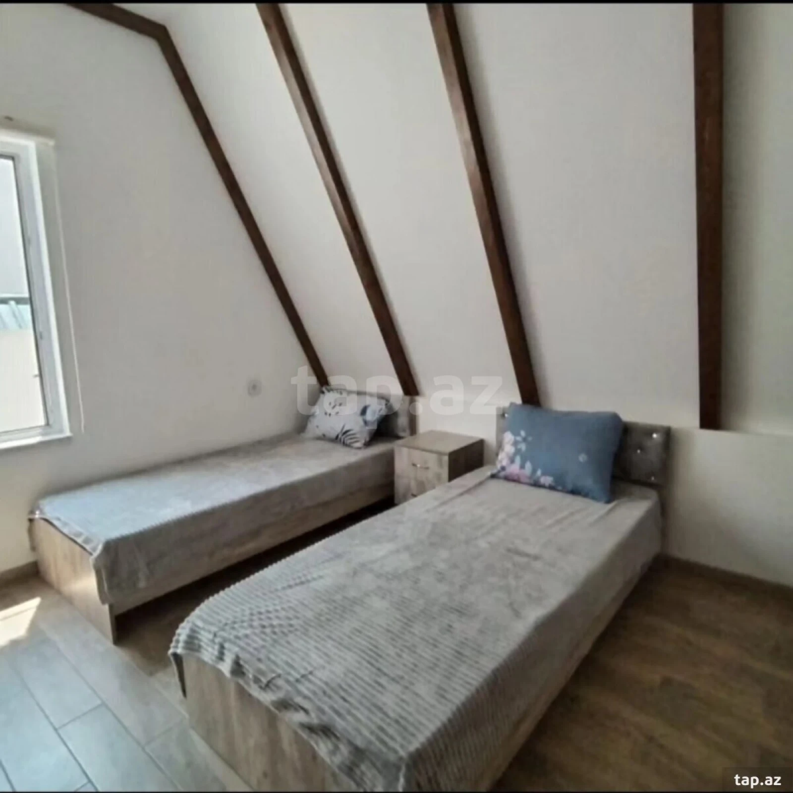 Satılır 8 otaqlı həyət evi