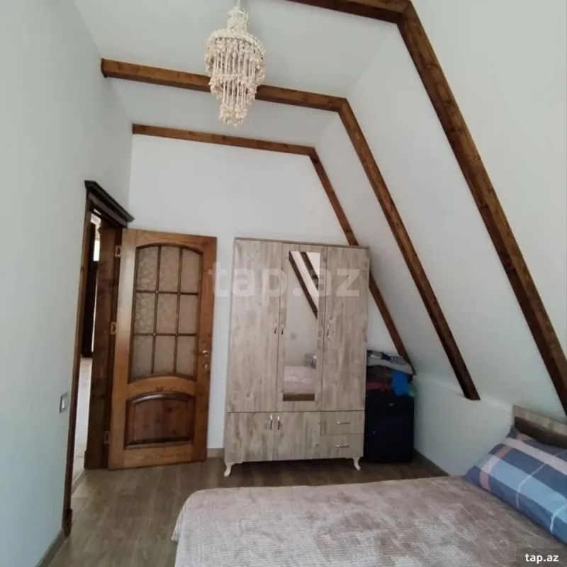 Satılır 8 otaqlı həyət evi