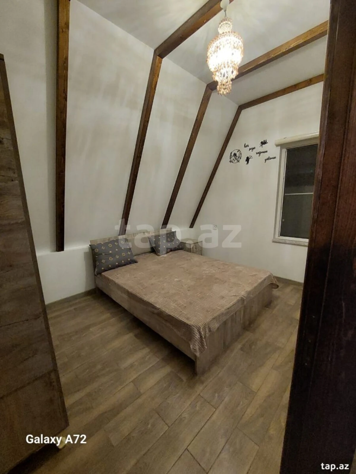 Satılır 8 otaqlı həyət evi