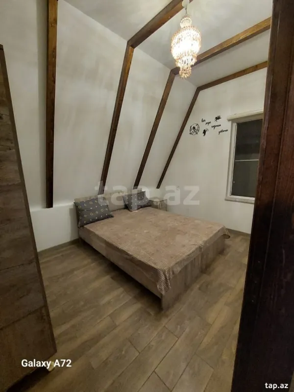 Satılır 8 otaqlı həyət evi