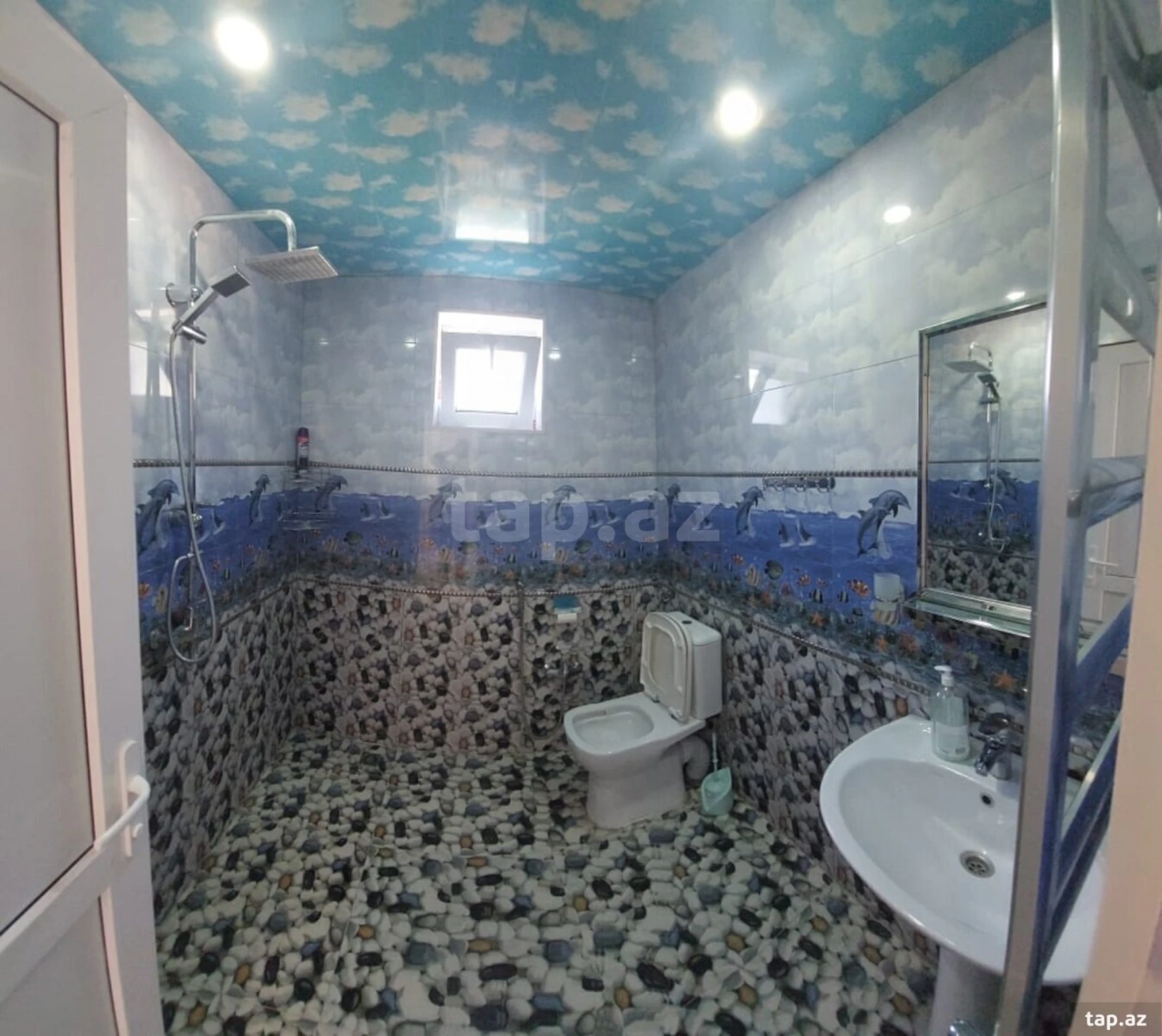 Satılır 8 otaqlı həyət evi