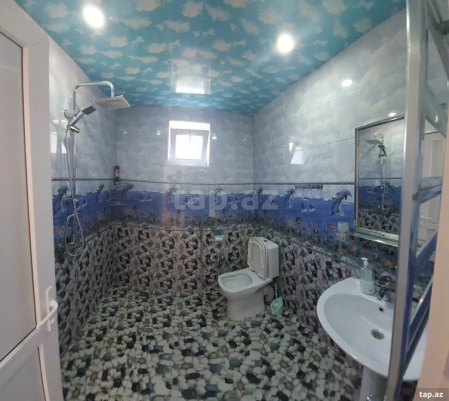 Satılır 8 otaqlı həyət evi