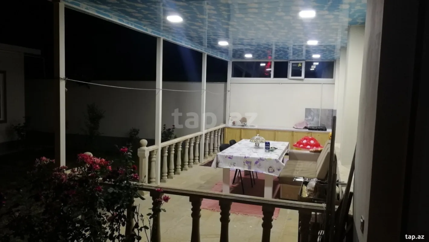 Satılır 8 otaqlı həyət evi