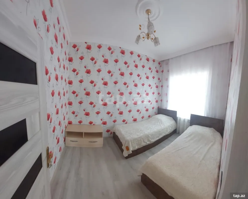 Satılır 8 otaqlı həyət evi