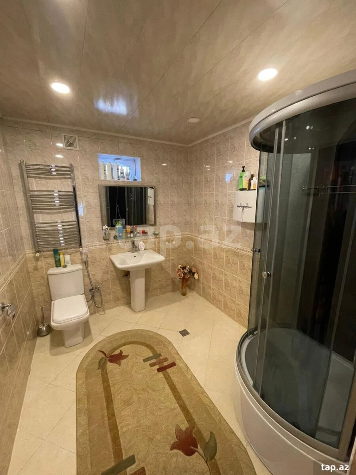 Satılır 8 otaqlı həyət evi