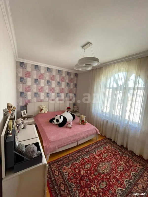 Satılır 8 otaqlı həyət evi