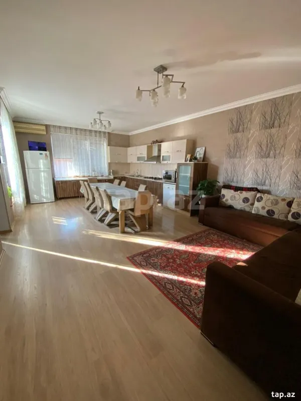 Satılır 8 otaqlı həyət evi