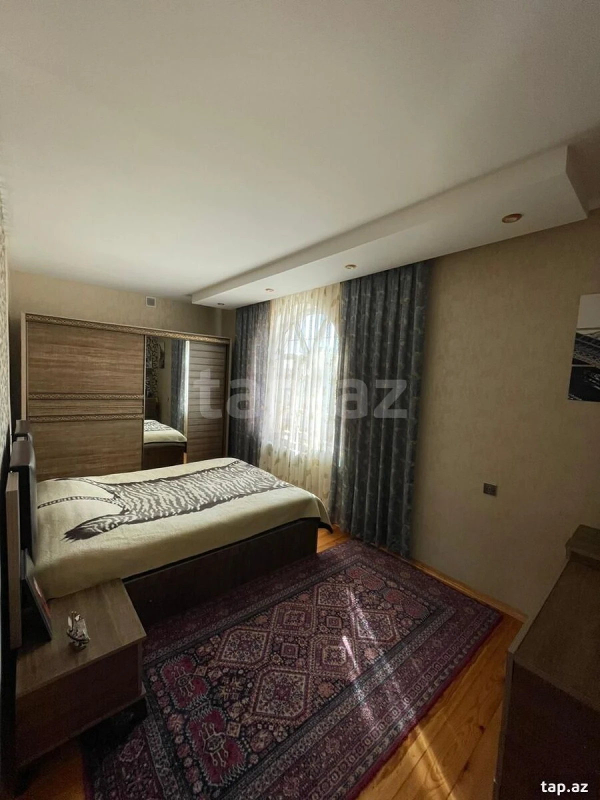 Satılır 8 otaqlı həyət evi