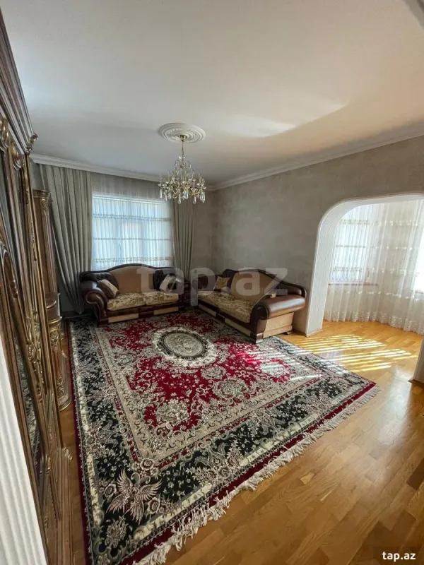 Satılır 8 otaqlı həyət evi