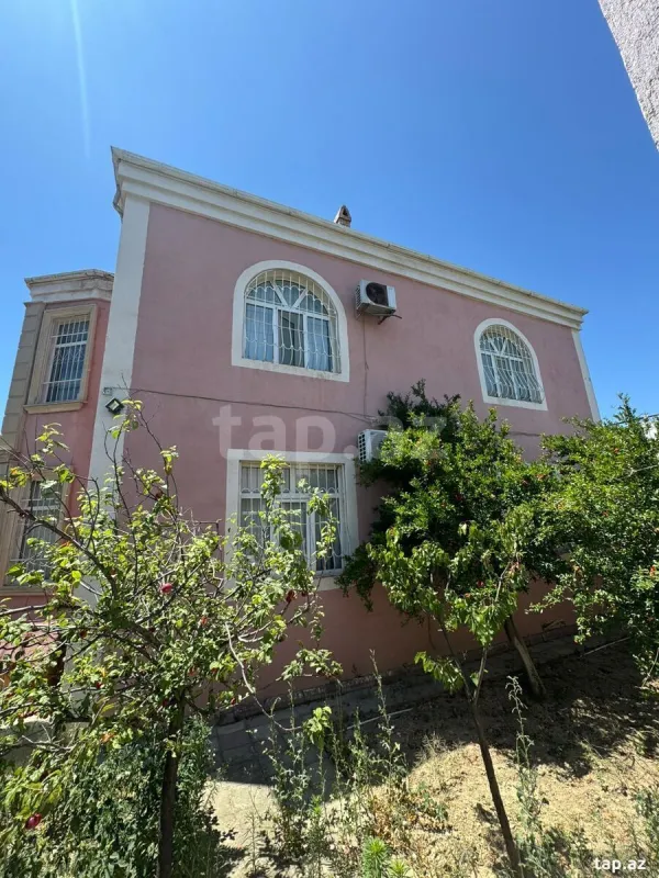 Satılır 8 otaqlı həyət evi