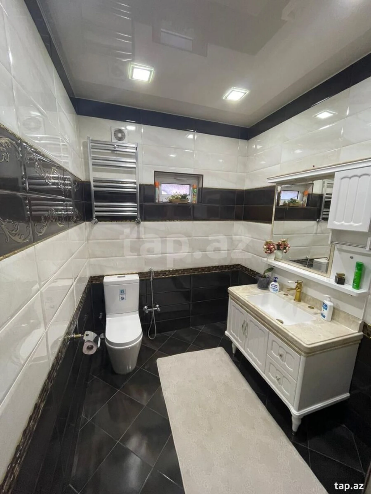 Satılır 8 otaqlı həyət evi