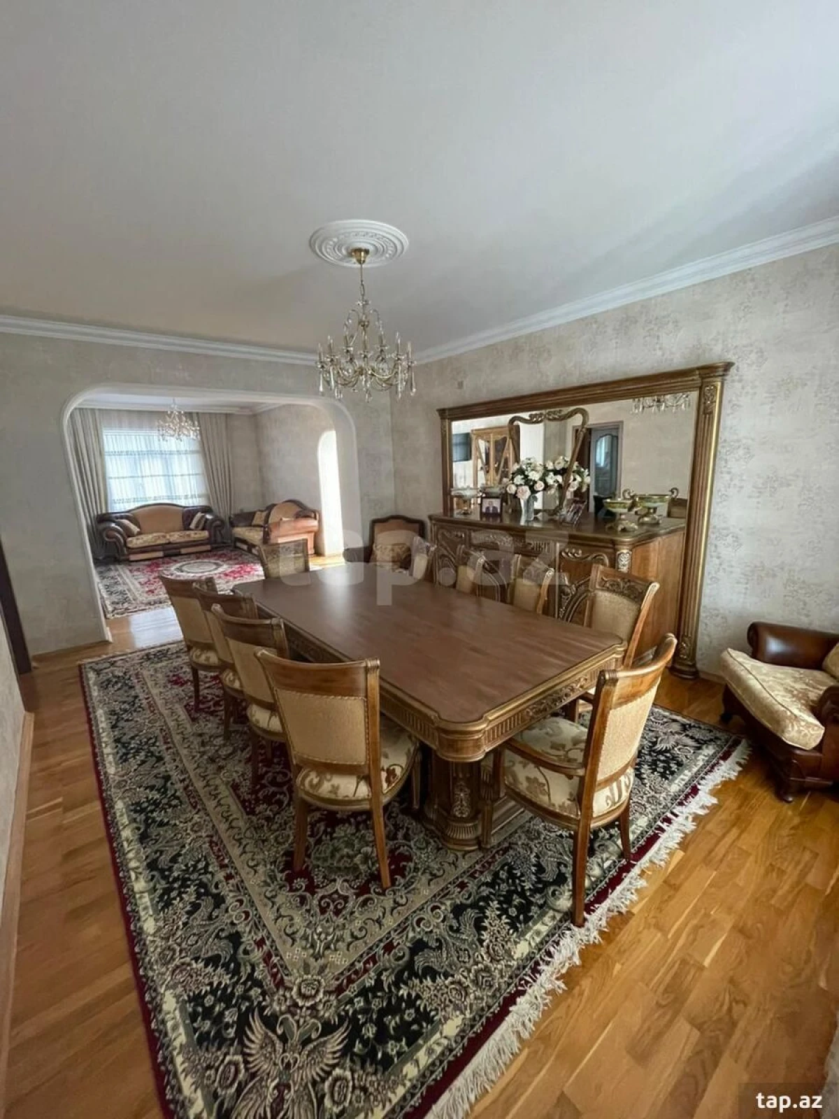 Satılır 8 otaqlı həyət evi