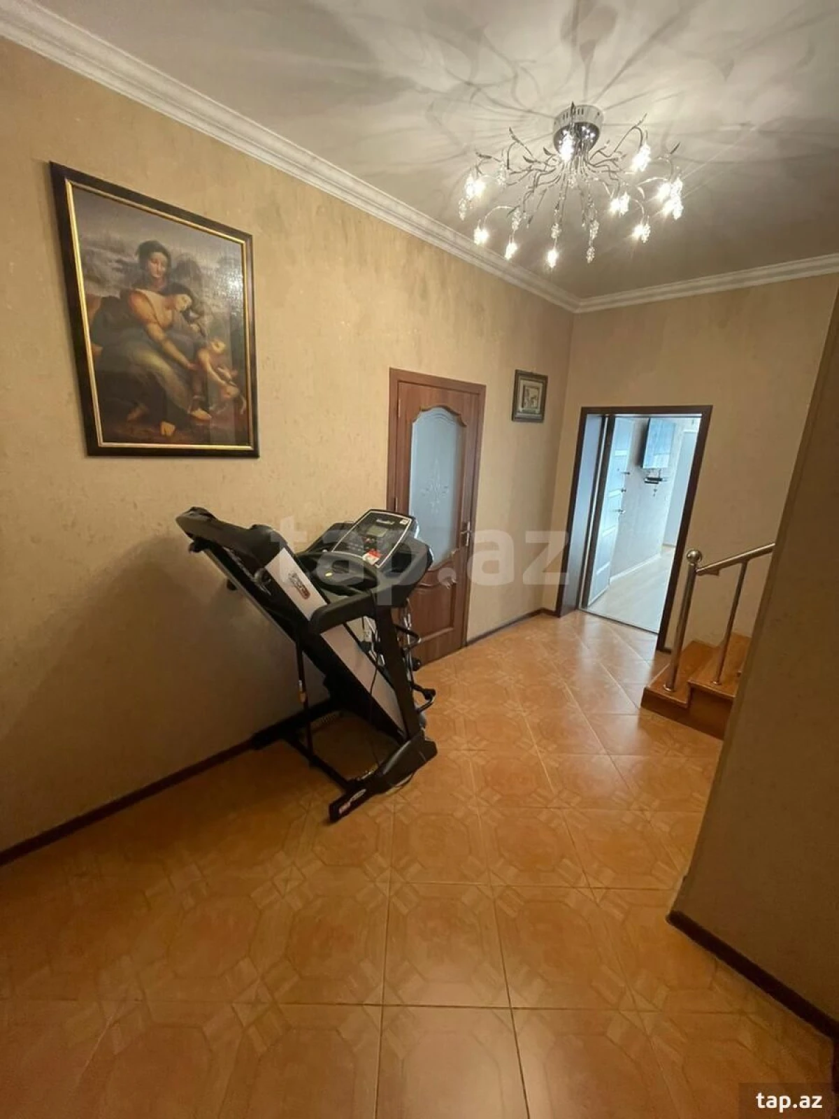 Satılır 8 otaqlı həyət evi