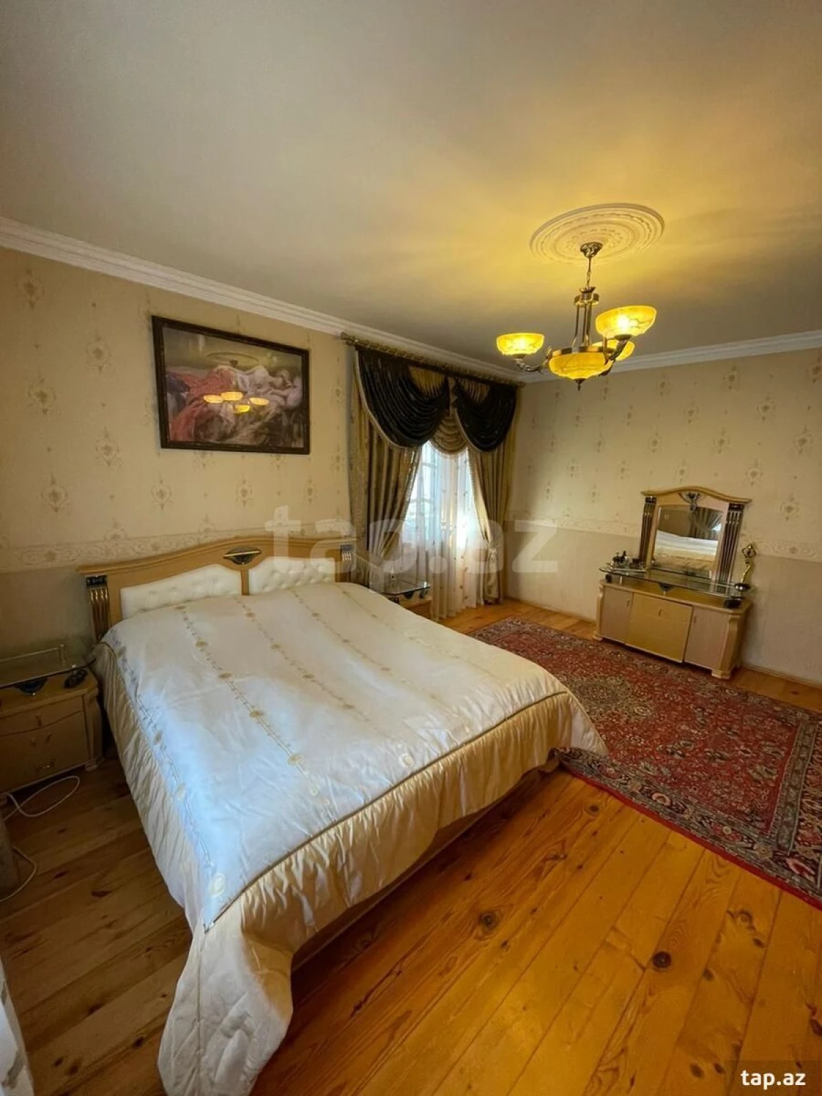 Satılır 8 otaqlı həyət evi