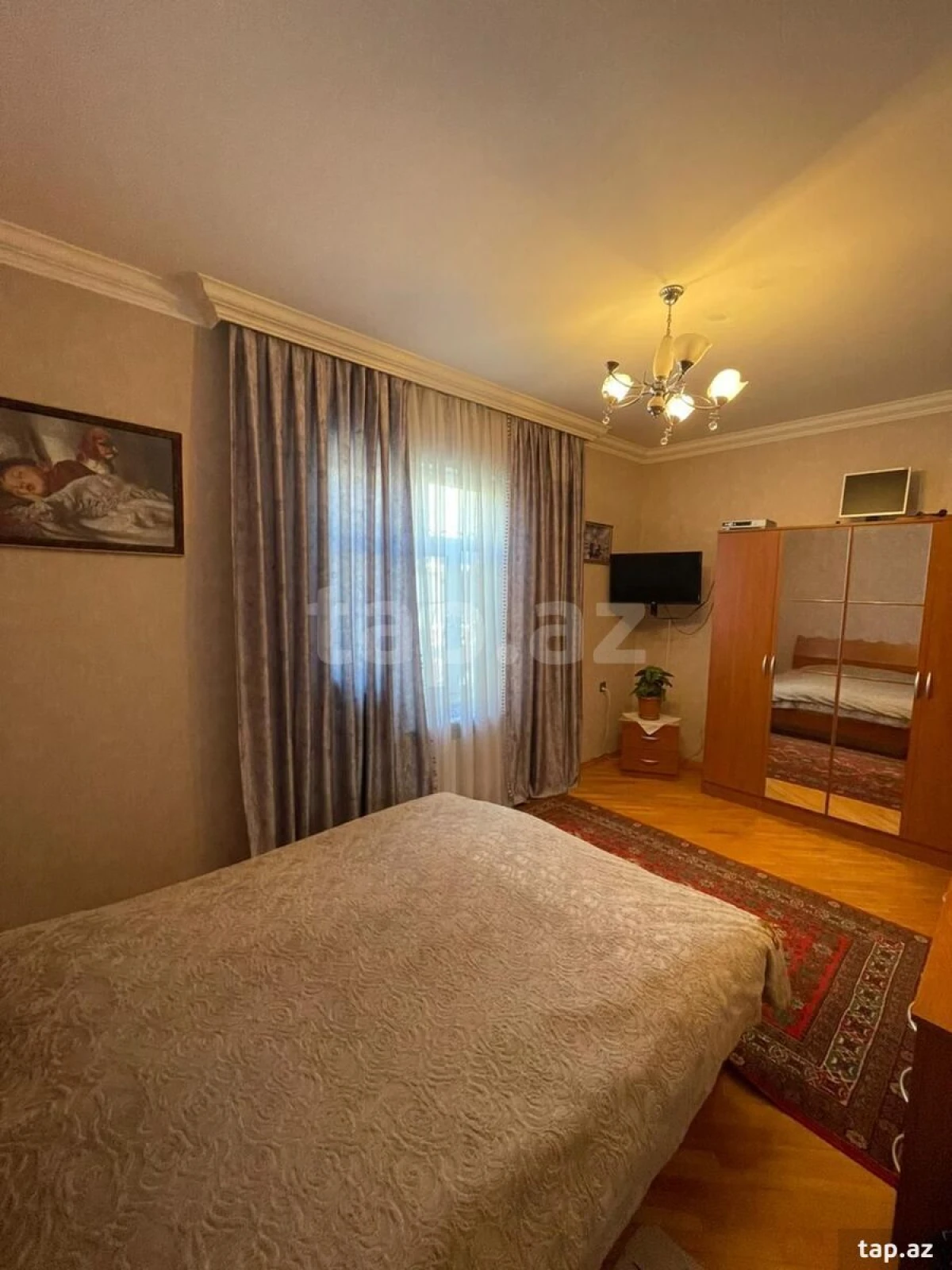 Satılır 8 otaqlı həyət evi