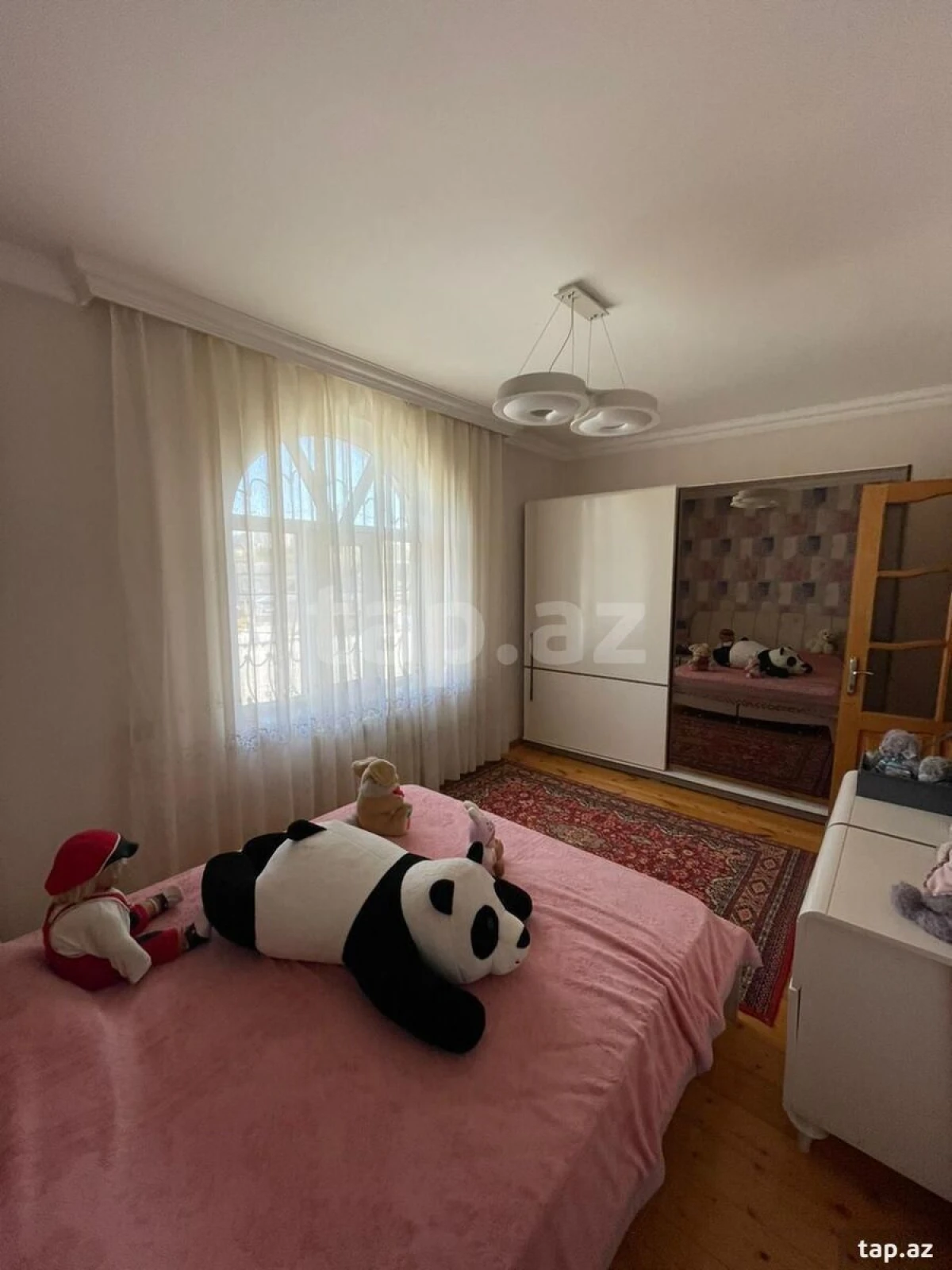 Satılır 8 otaqlı həyət evi